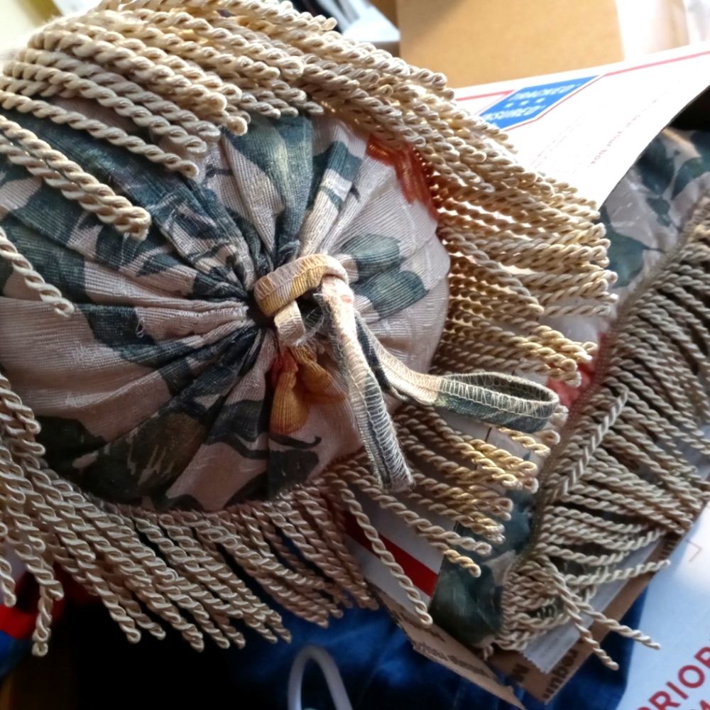 🏰🇫🇷3 Set Rare France Fringe Tapestry Pillows,Absolutely Gorgeous Vintage.🎻🛍